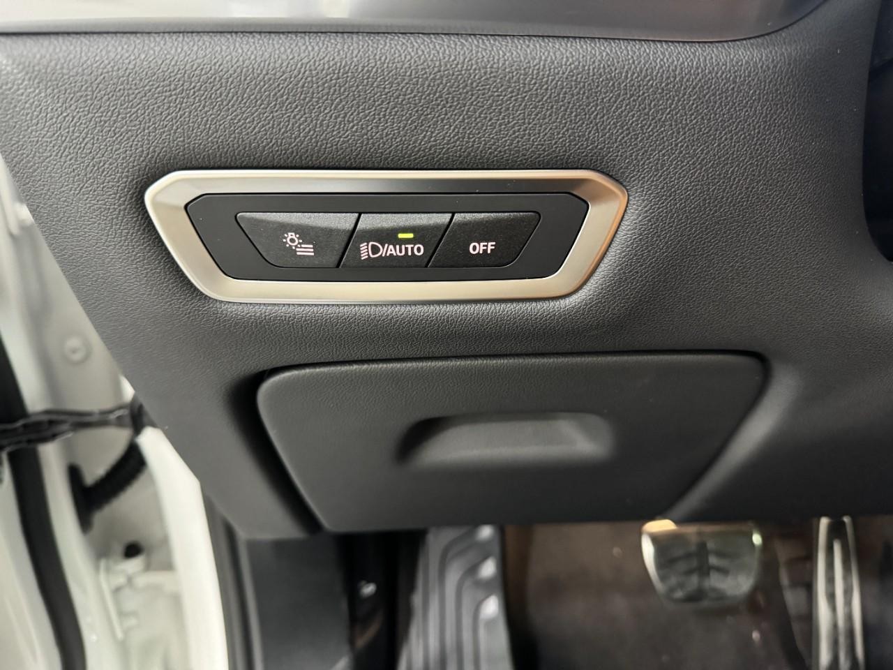 BMW X7 Vehicle Full-screen Gallery Image 33