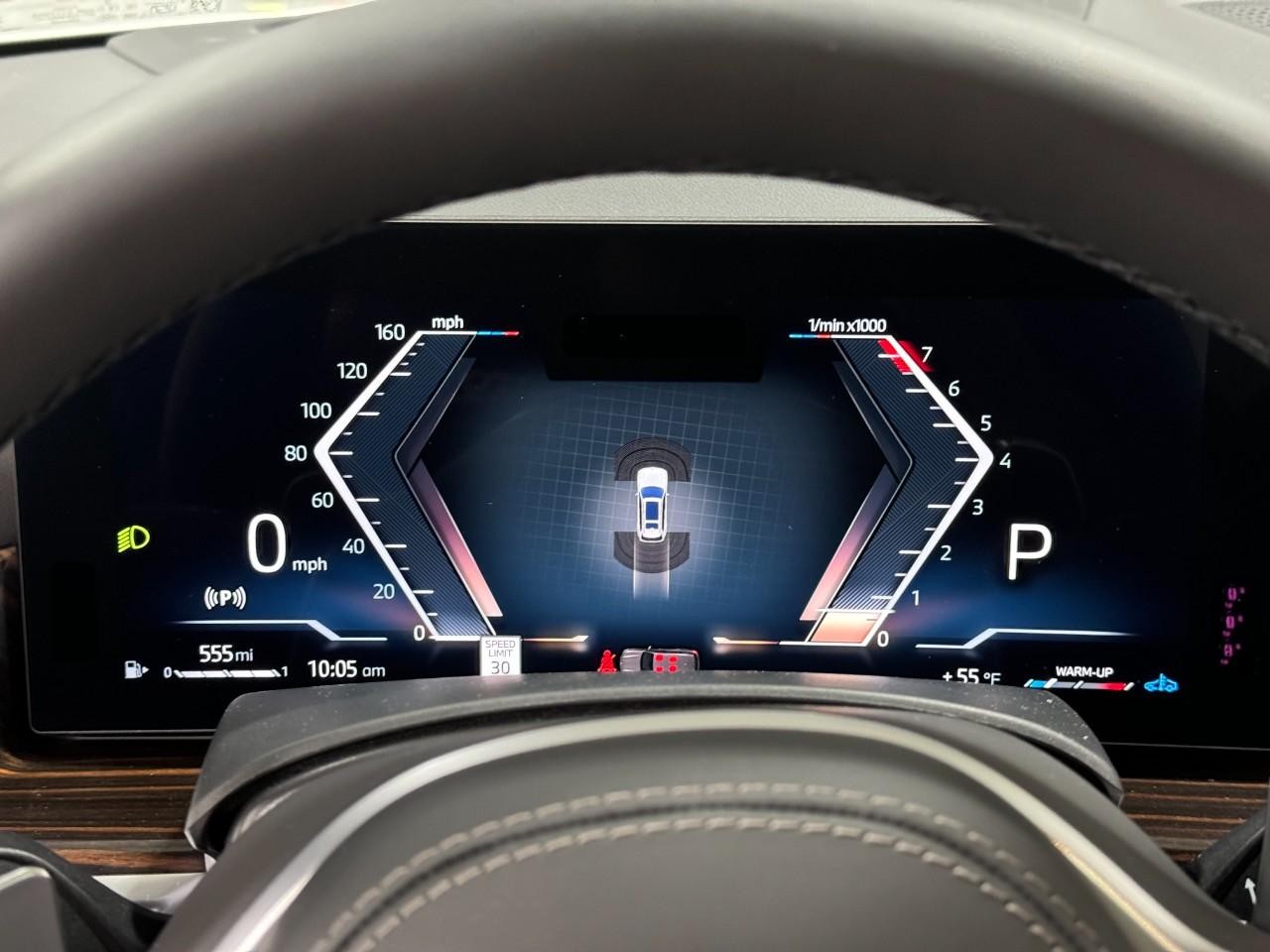 BMW X7 Vehicle Full-screen Gallery Image 36