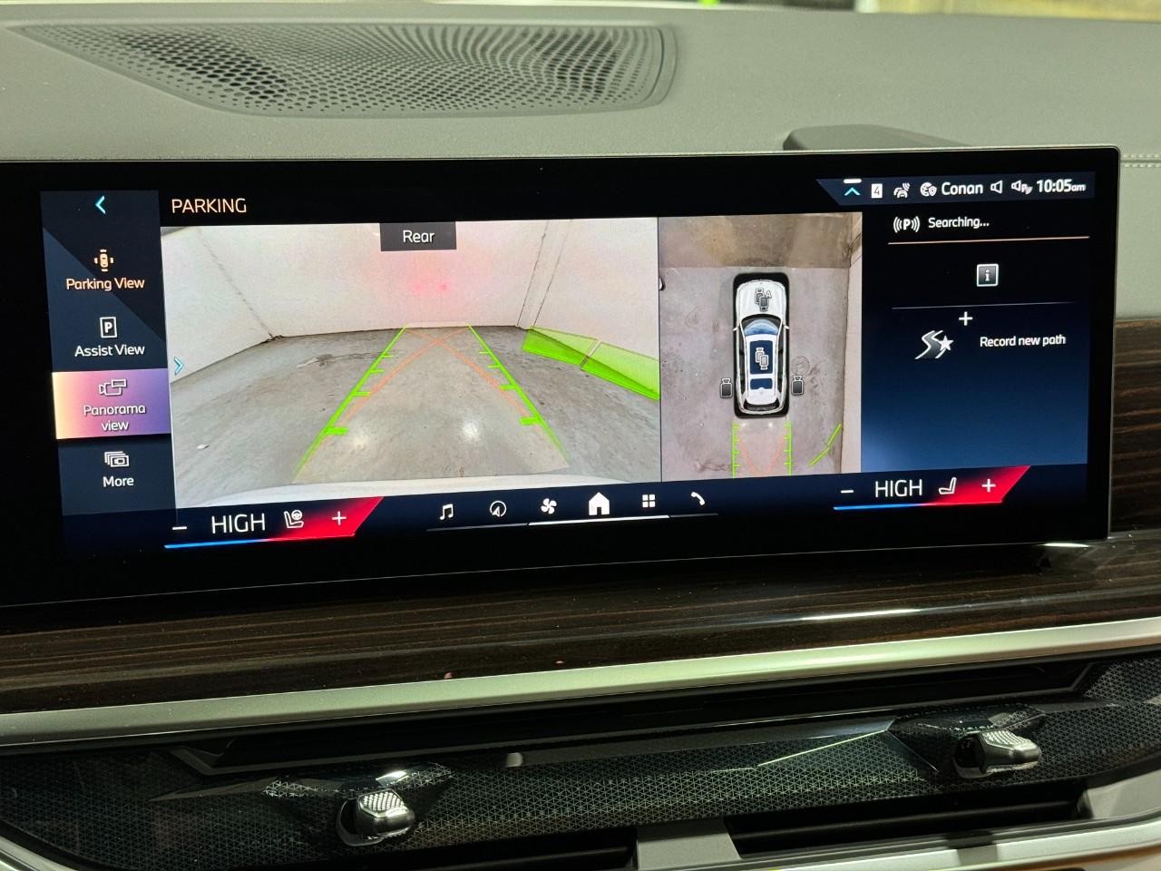 BMW X7 Vehicle Full-screen Gallery Image 37