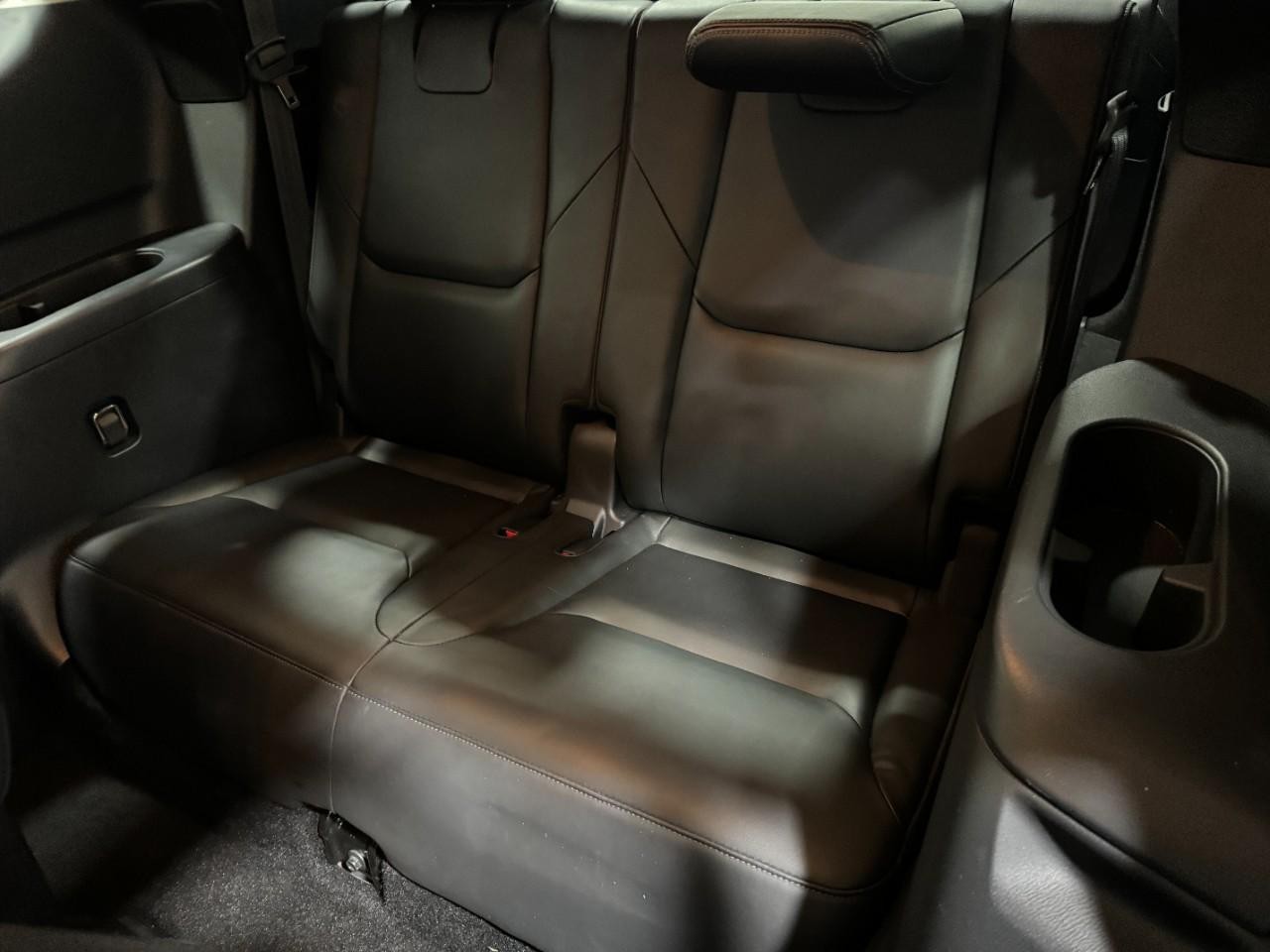 Mazda CX-9 Vehicle Full-screen Gallery Image 8