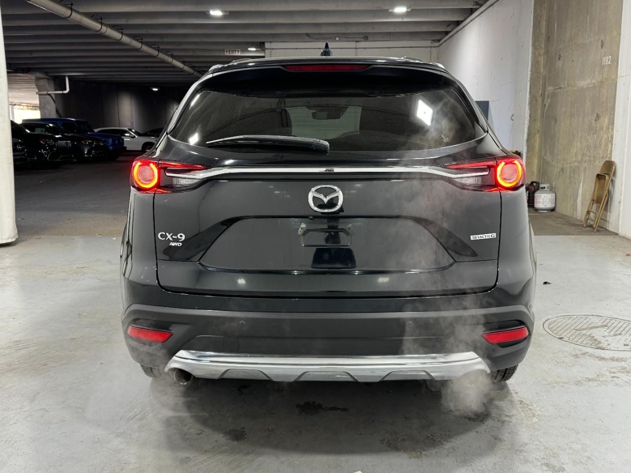Mazda CX-9 Vehicle Full-screen Gallery Image 10