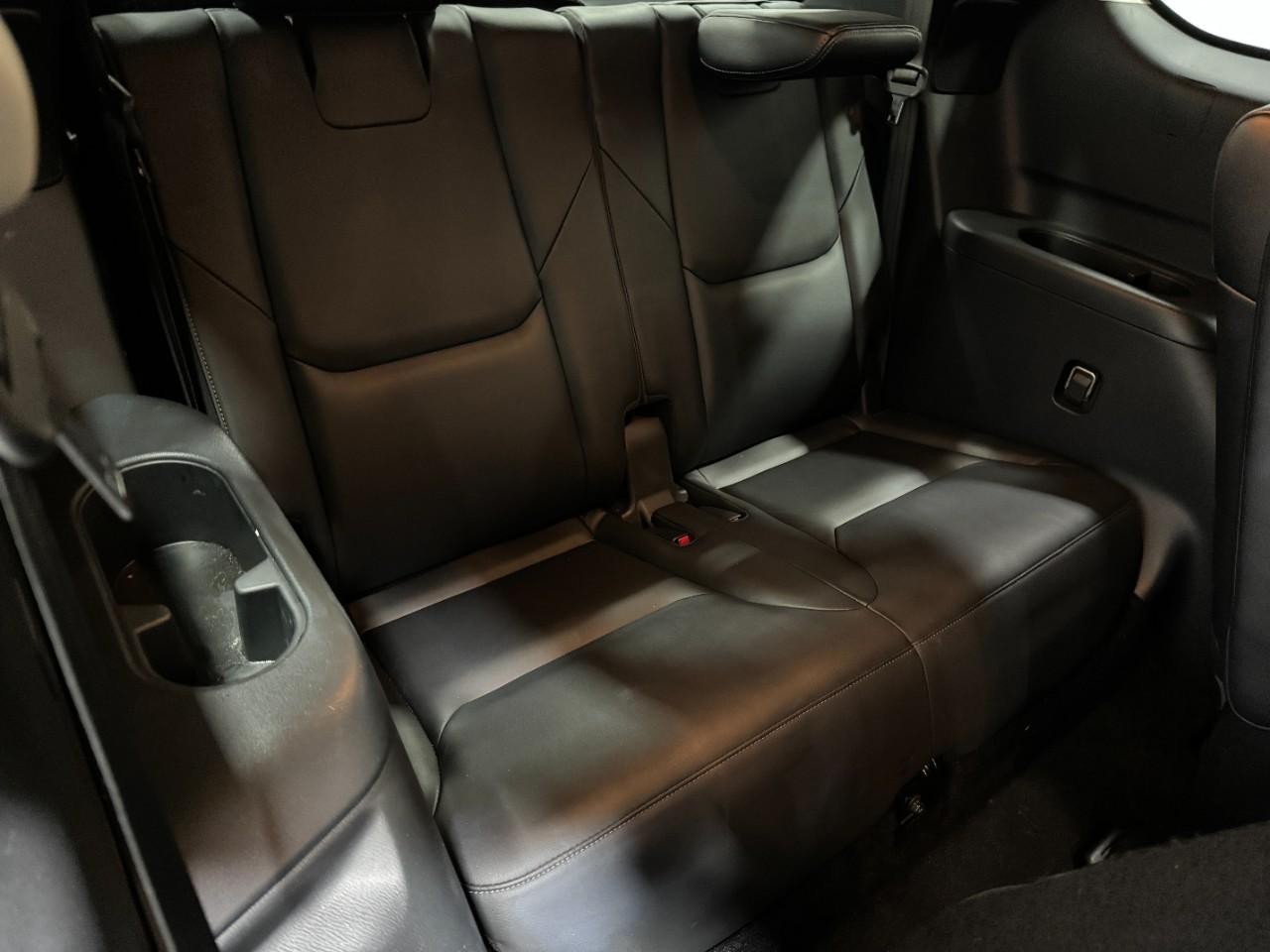 Mazda CX-9 Vehicle Full-screen Gallery Image 11