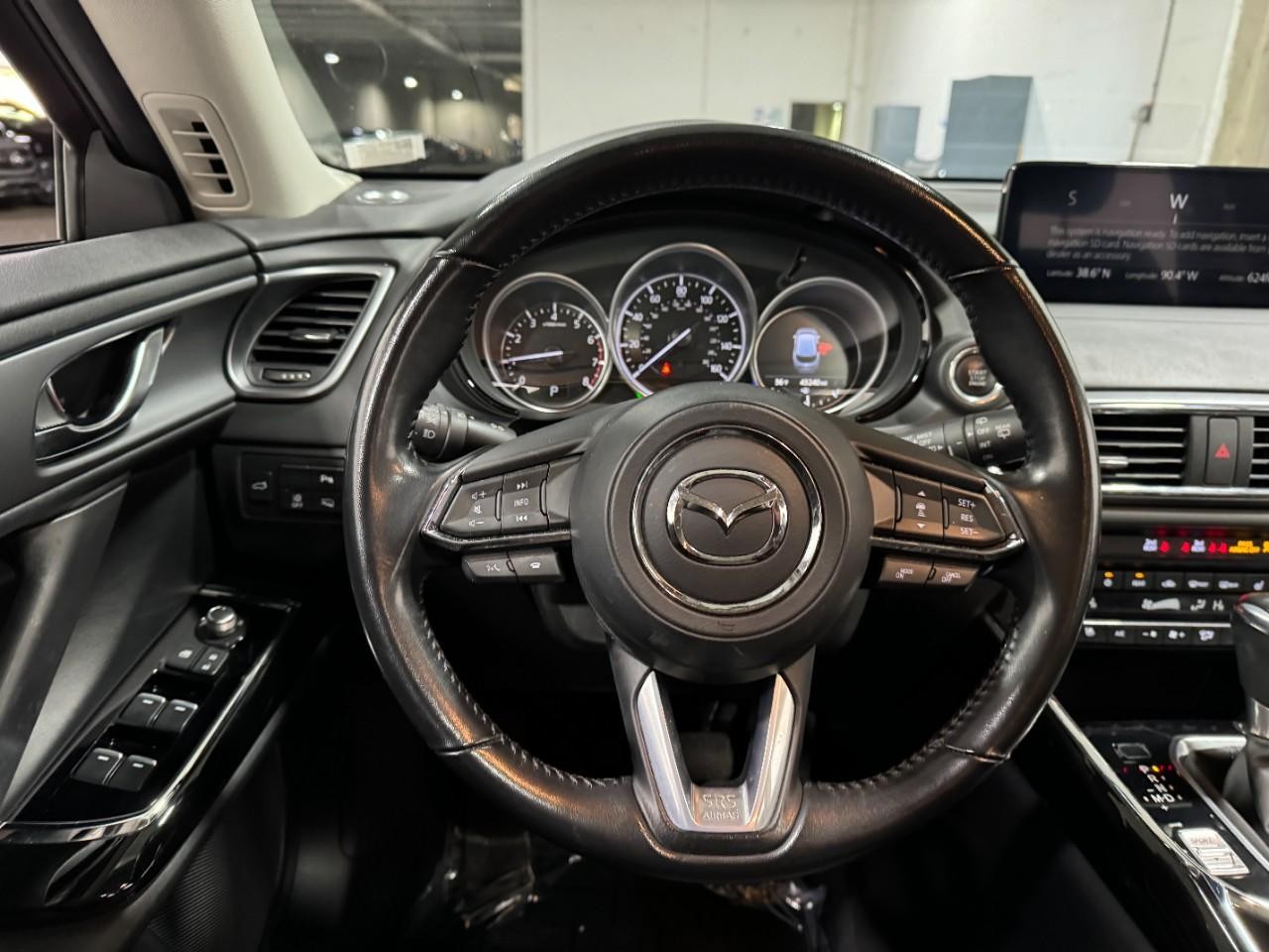 Mazda CX-9 Vehicle Full-screen Gallery Image 16