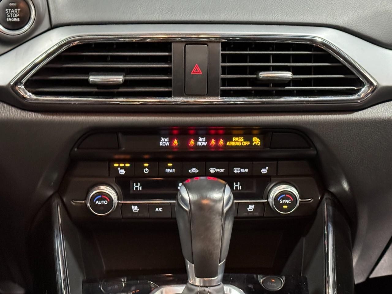 Mazda CX-9 Vehicle Full-screen Gallery Image 18