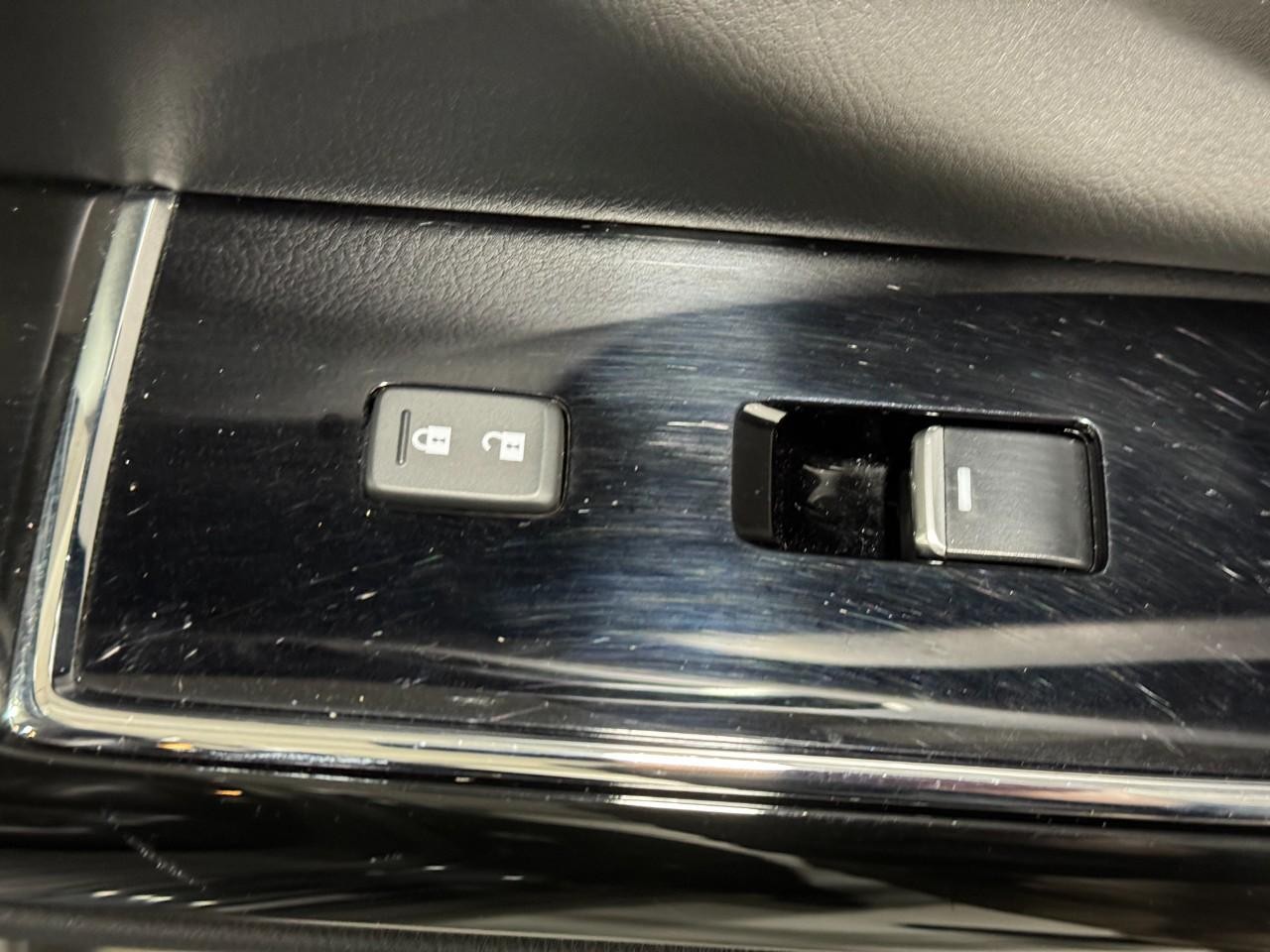 Mazda CX-9 Vehicle Full-screen Gallery Image 24