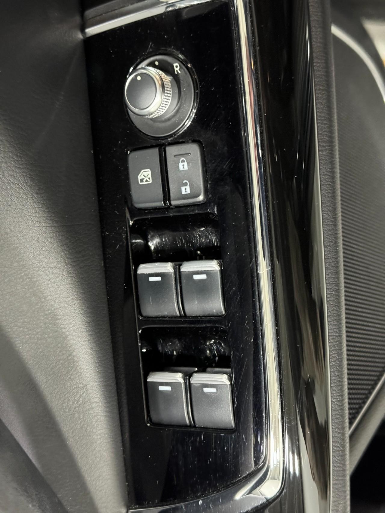 Mazda CX-9 Vehicle Full-screen Gallery Image 25