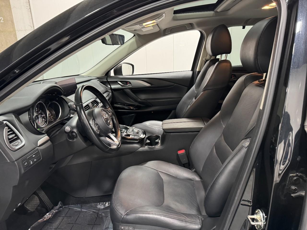 Mazda CX-9 Vehicle Full-screen Gallery Image 26