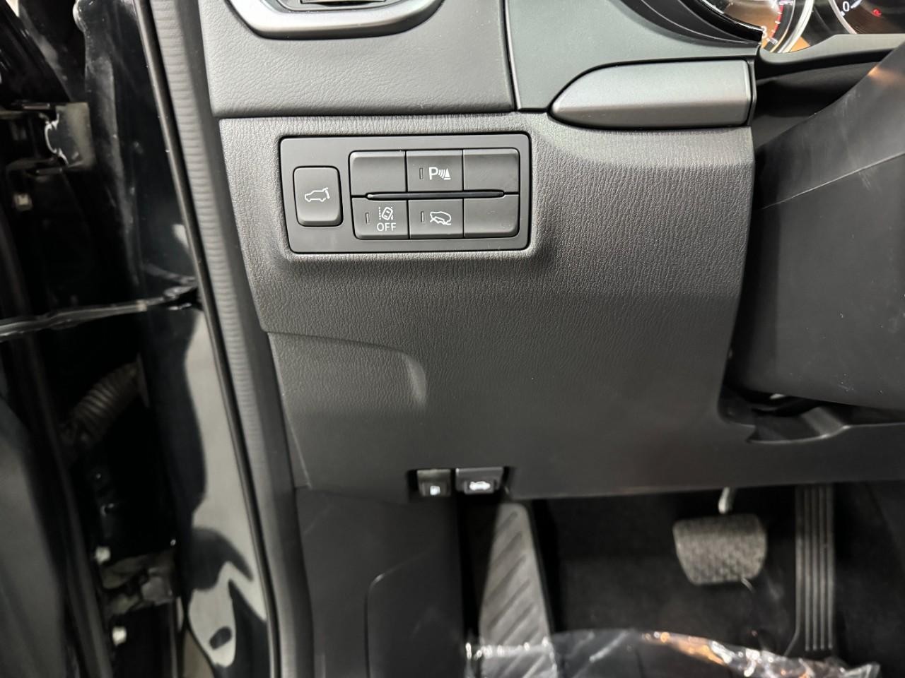 Mazda CX-9 Vehicle Full-screen Gallery Image 29