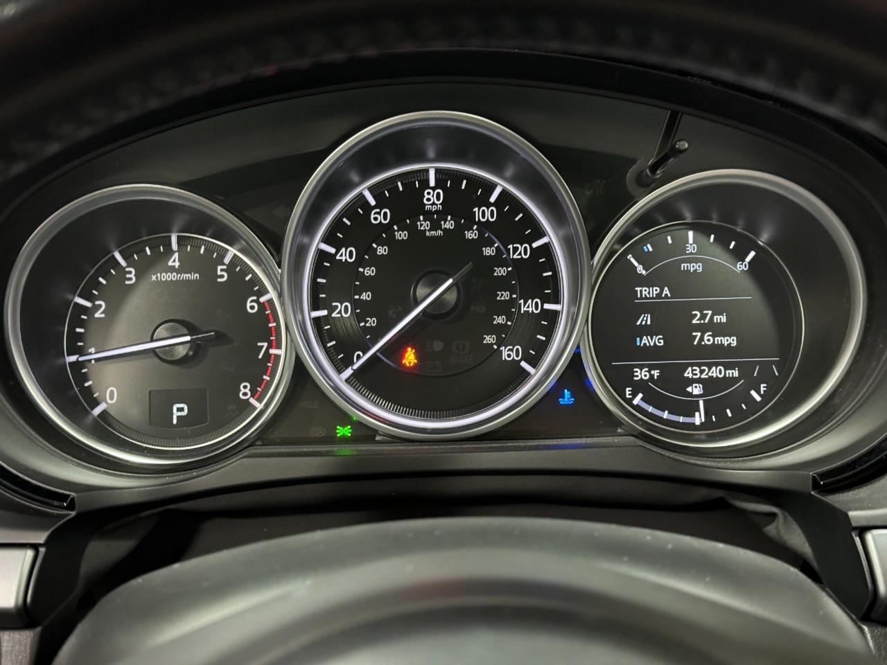 Mazda CX-9 Vehicle Full-screen Gallery Image 32