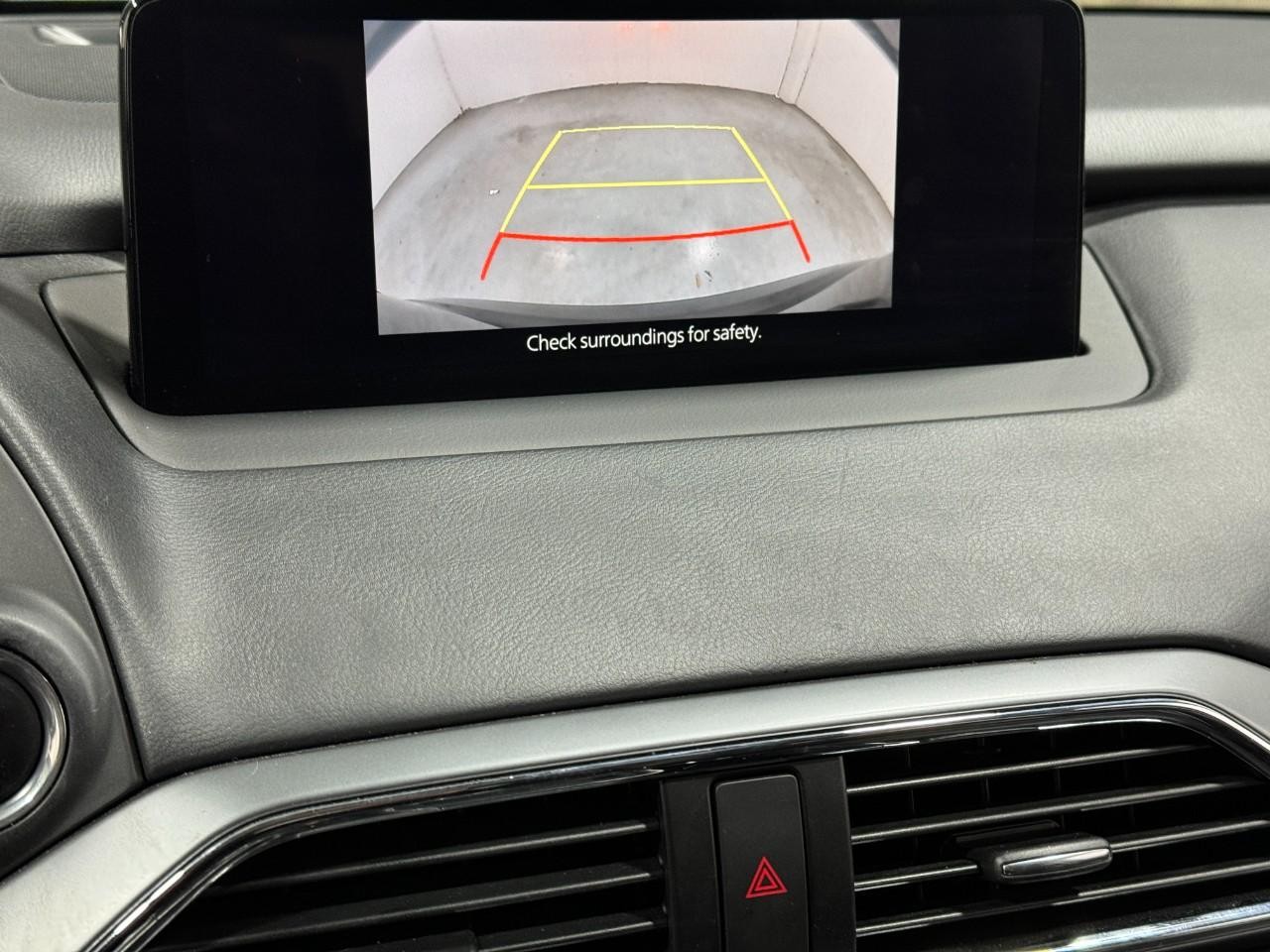 Mazda CX-9 Vehicle Full-screen Gallery Image 33