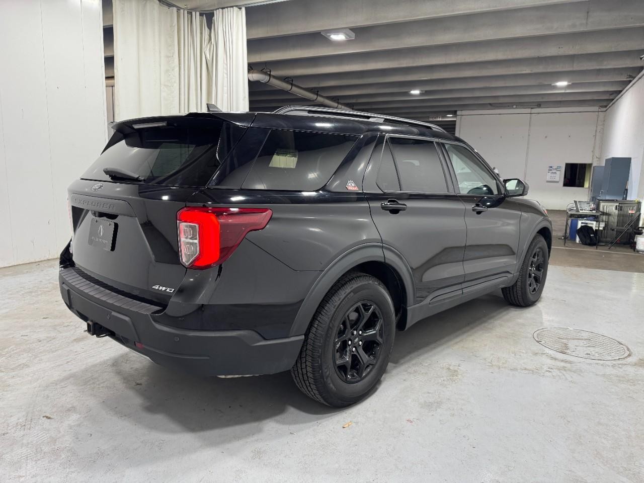 Ford Explorer Vehicle Full-screen Gallery Image 5