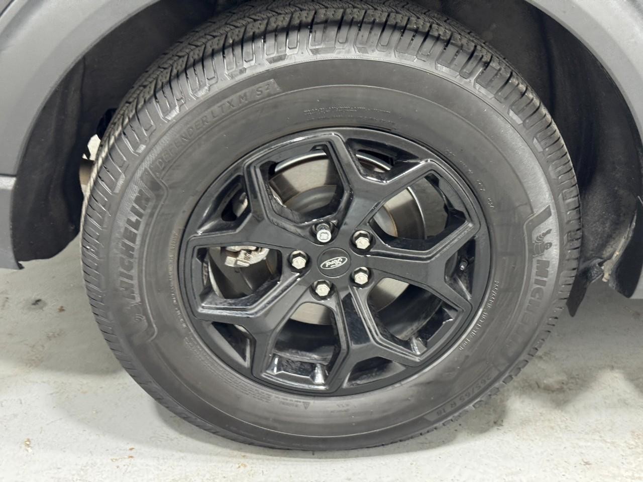 Ford Explorer Vehicle Full-screen Gallery Image 6