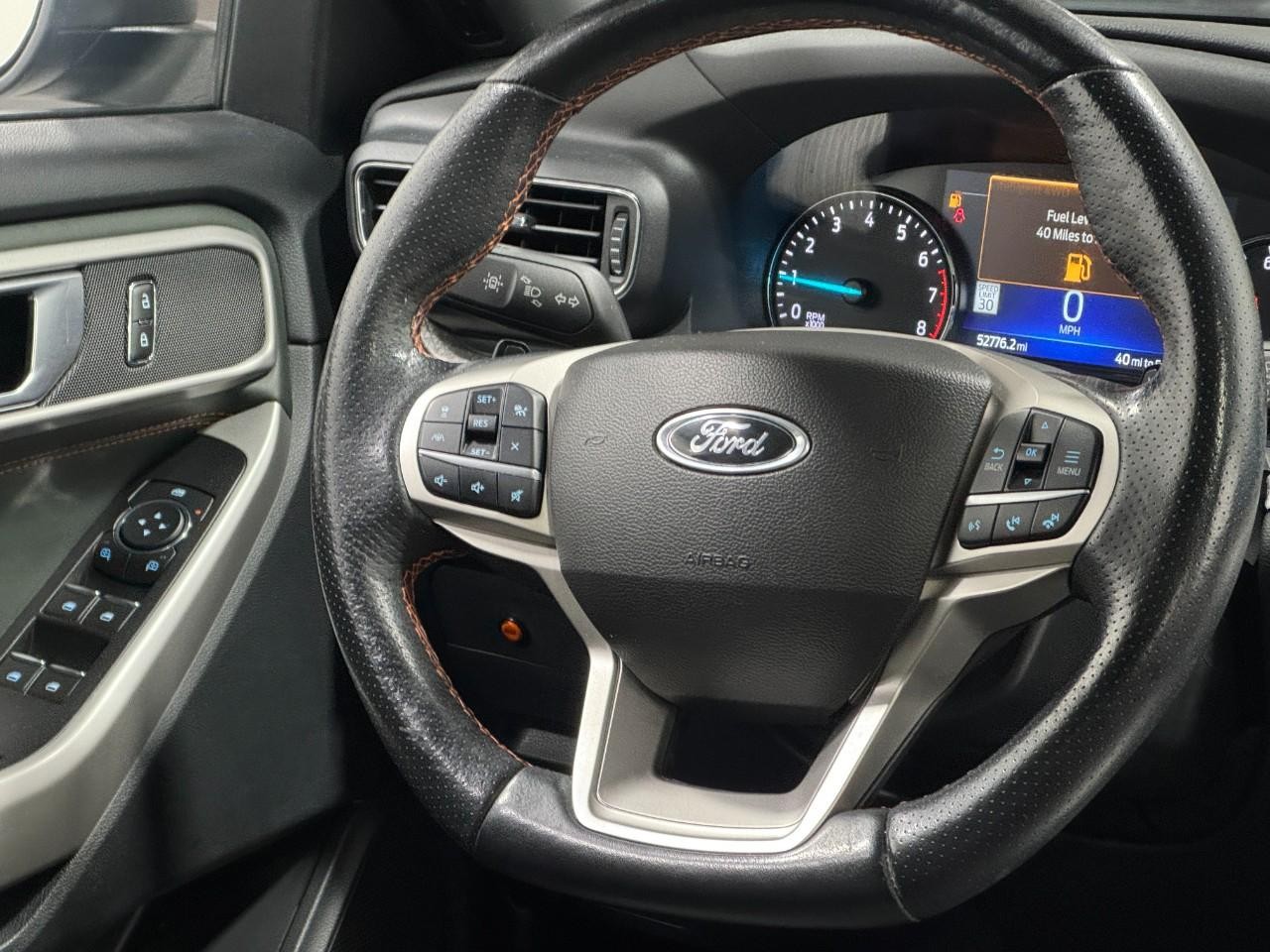 Ford Explorer Vehicle Full-screen Gallery Image 14