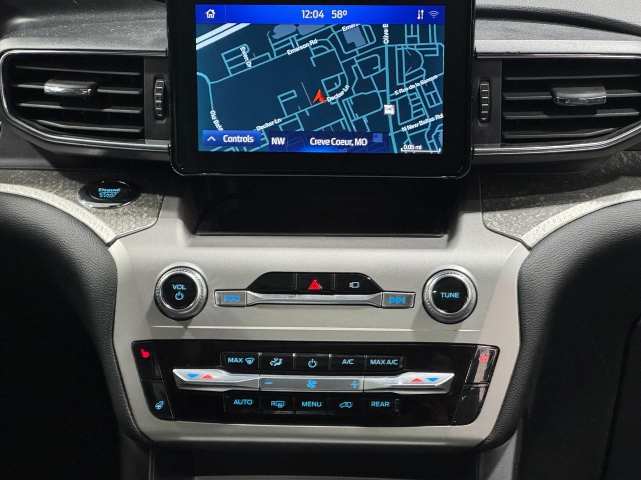 Ford Explorer Vehicle Full-screen Gallery Image 15