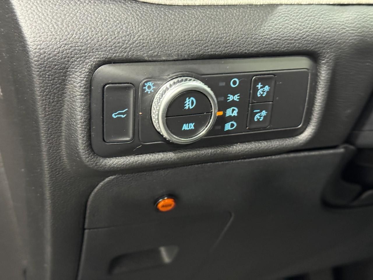 Ford Explorer Vehicle Full-screen Gallery Image 19