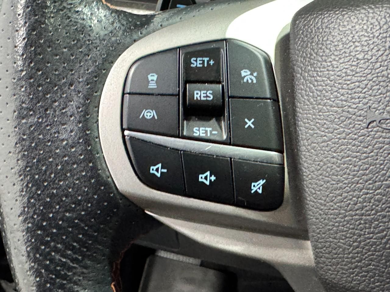 Ford Explorer Vehicle Full-screen Gallery Image 20