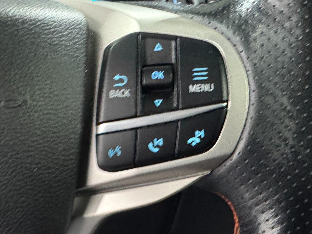 Ford Explorer Vehicle Full-screen Gallery Image 21