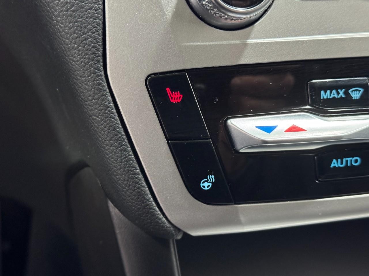 Ford Explorer Vehicle Full-screen Gallery Image 24