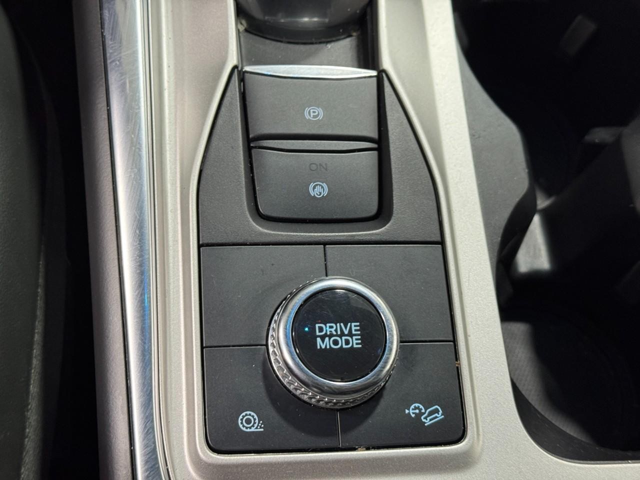 Ford Explorer Vehicle Full-screen Gallery Image 25