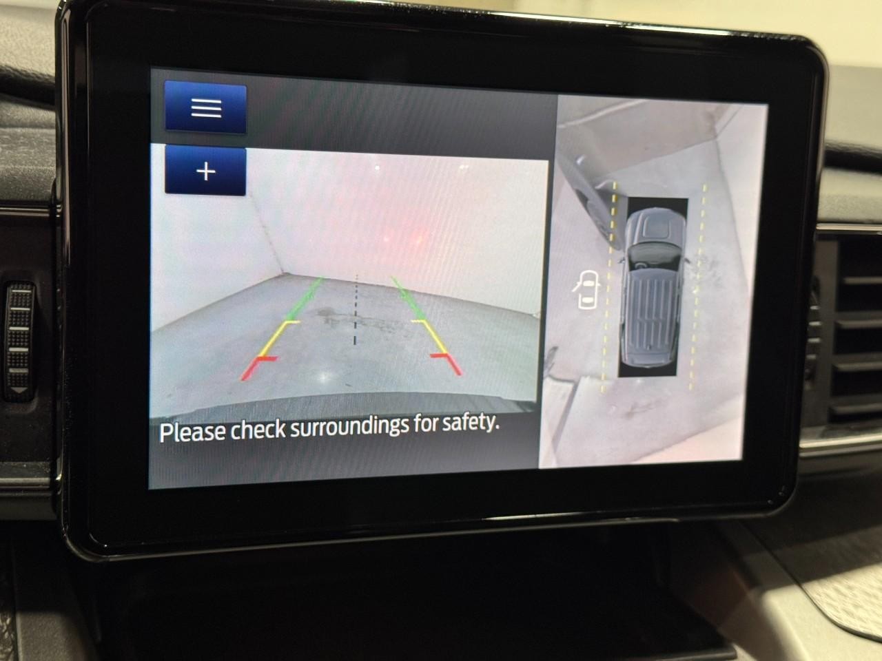 Ford Explorer Vehicle Full-screen Gallery Image 26