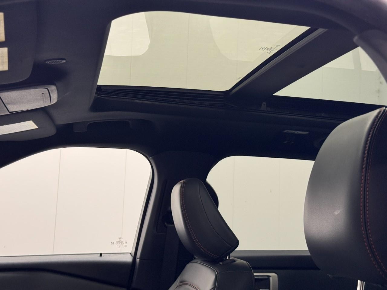 Ford Explorer Vehicle Full-screen Gallery Image 28