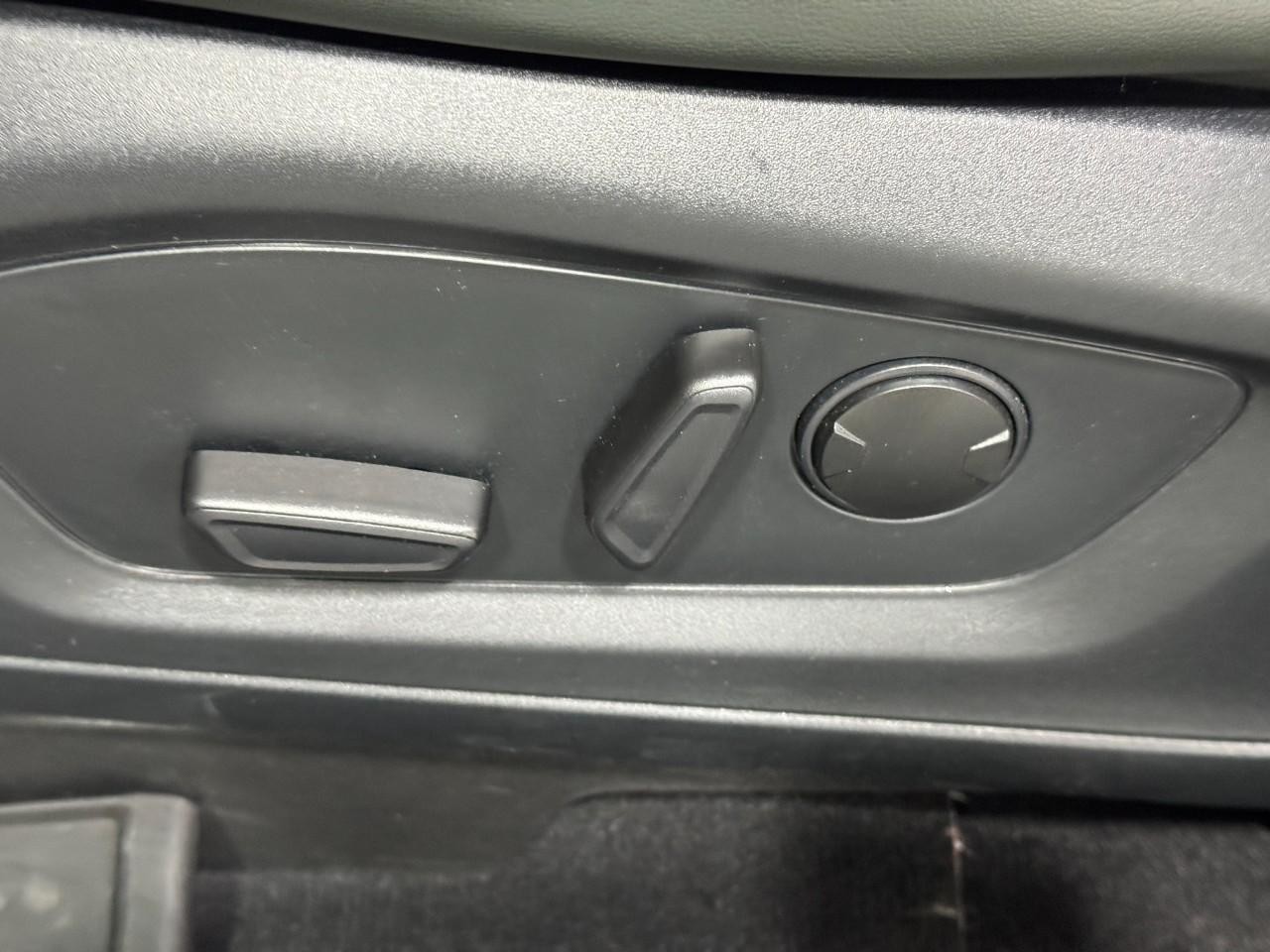 Ford Explorer Vehicle Full-screen Gallery Image 29