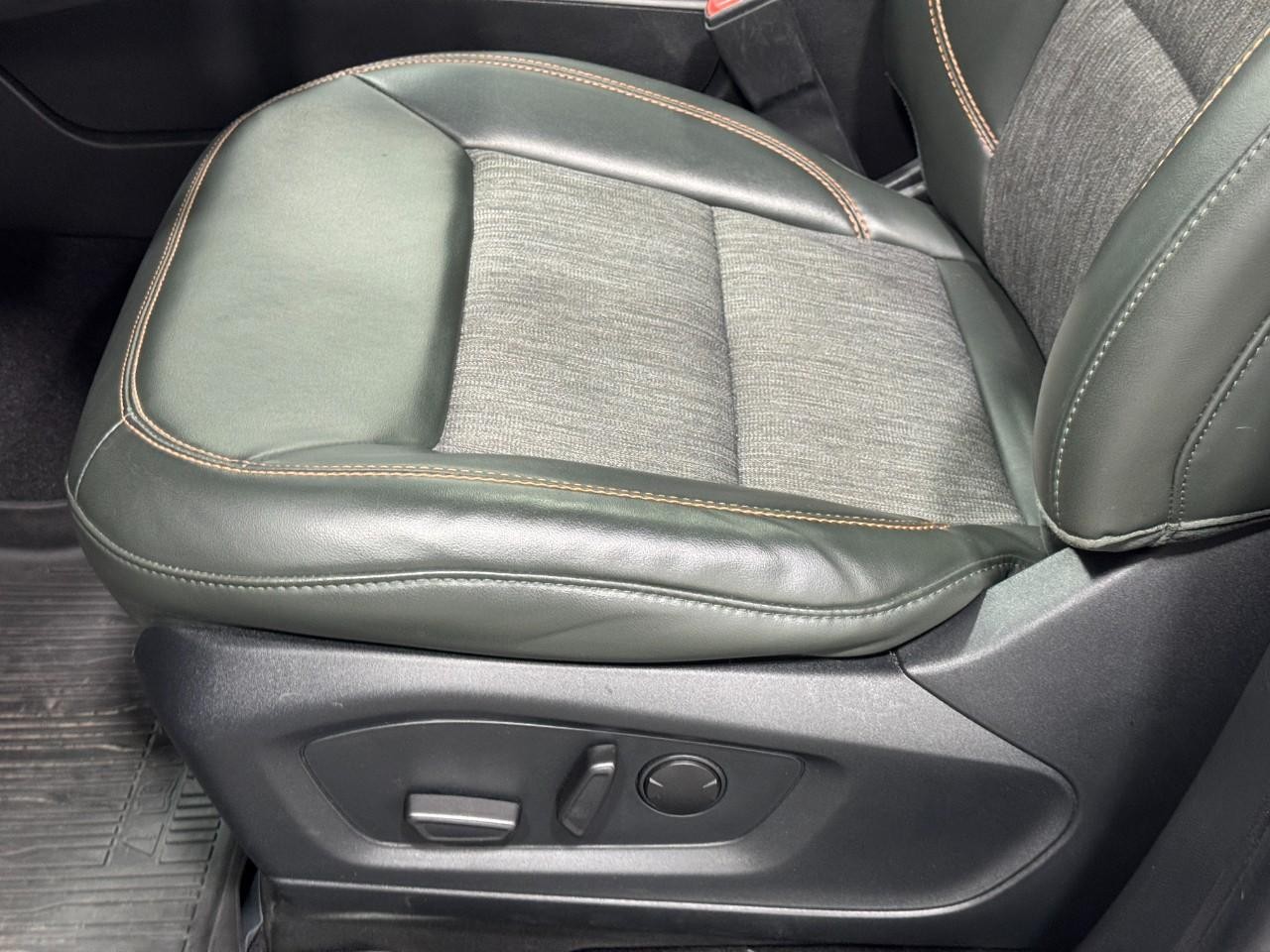 Ford Explorer Vehicle Full-screen Gallery Image 30