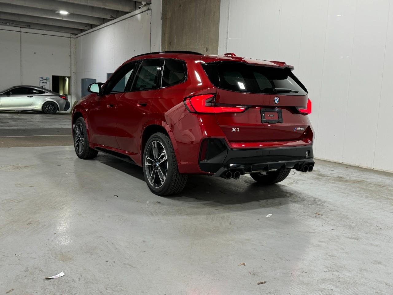 BMW X1 Vehicle Full-screen Gallery Image 3