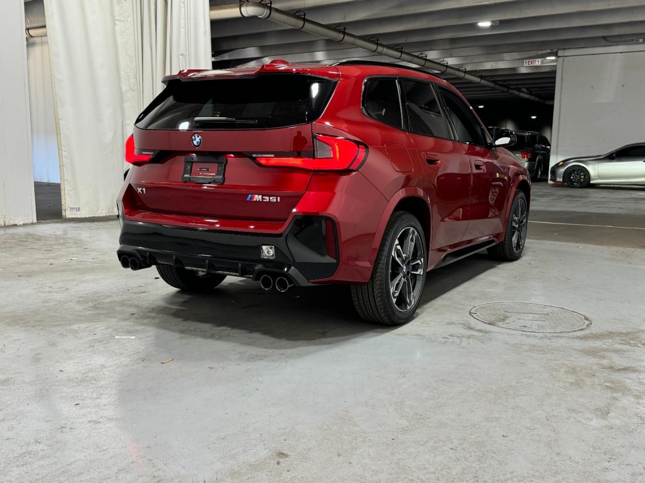 BMW X1 Vehicle Full-screen Gallery Image 4