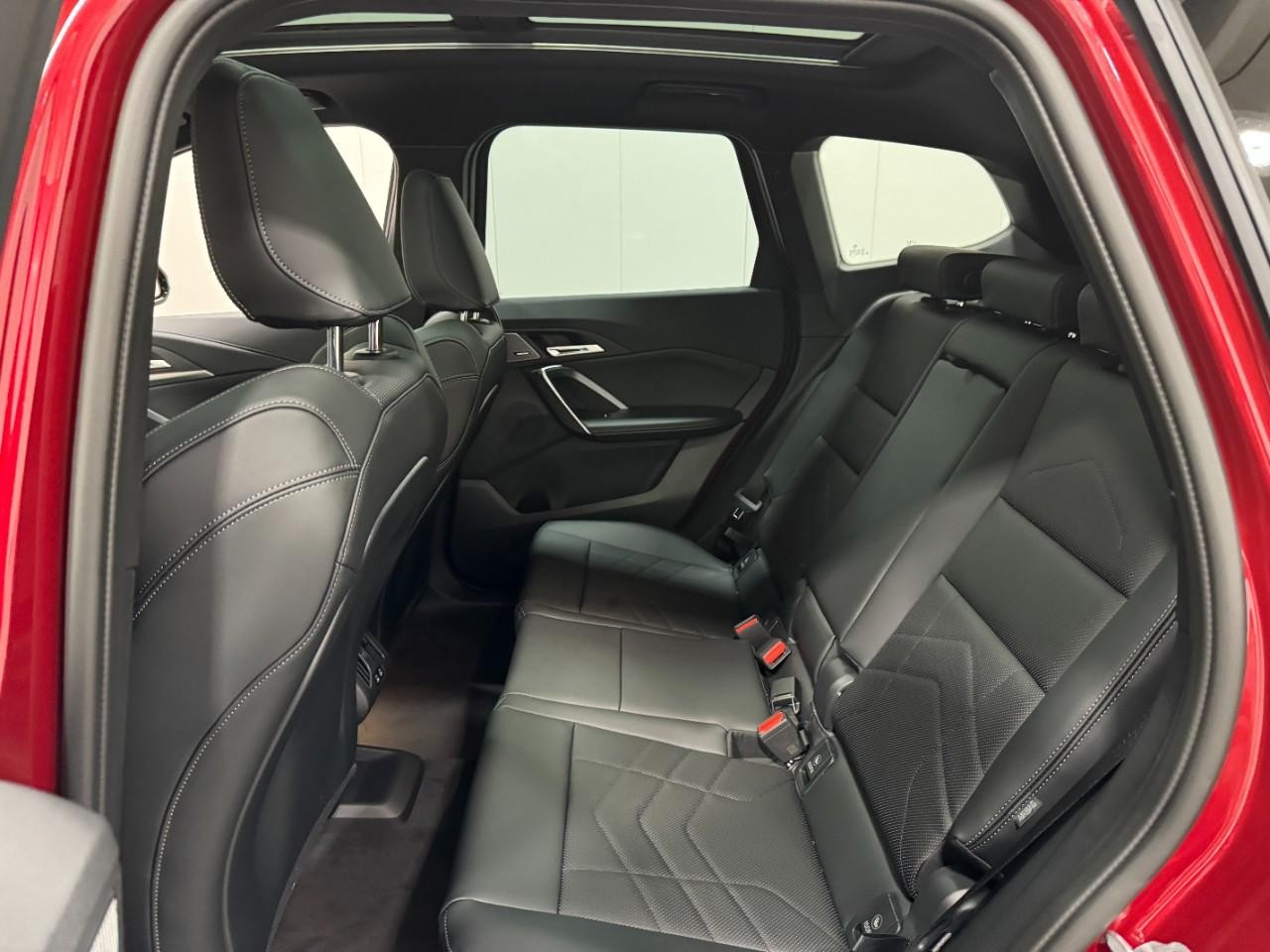 BMW X1 Vehicle Full-screen Gallery Image 8