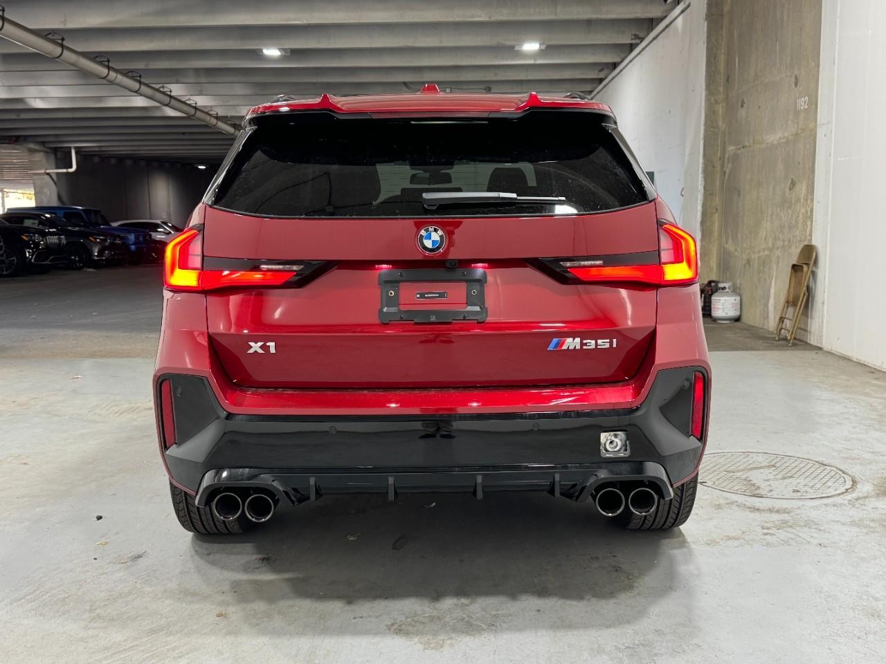 BMW X1 Vehicle Full-screen Gallery Image 9