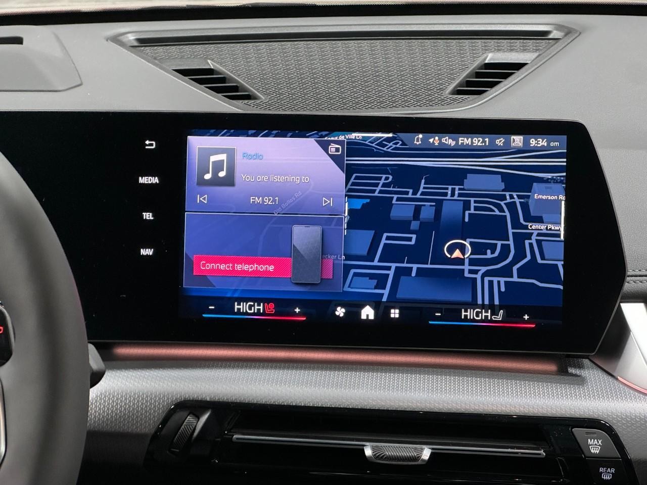 BMW X1 Vehicle Full-screen Gallery Image 14