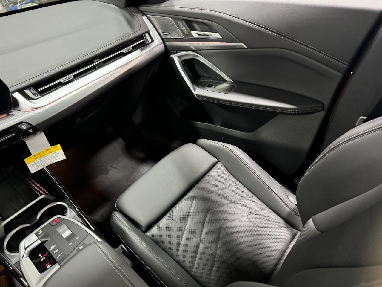 BMW X1 Vehicle Full-screen Gallery Image 16