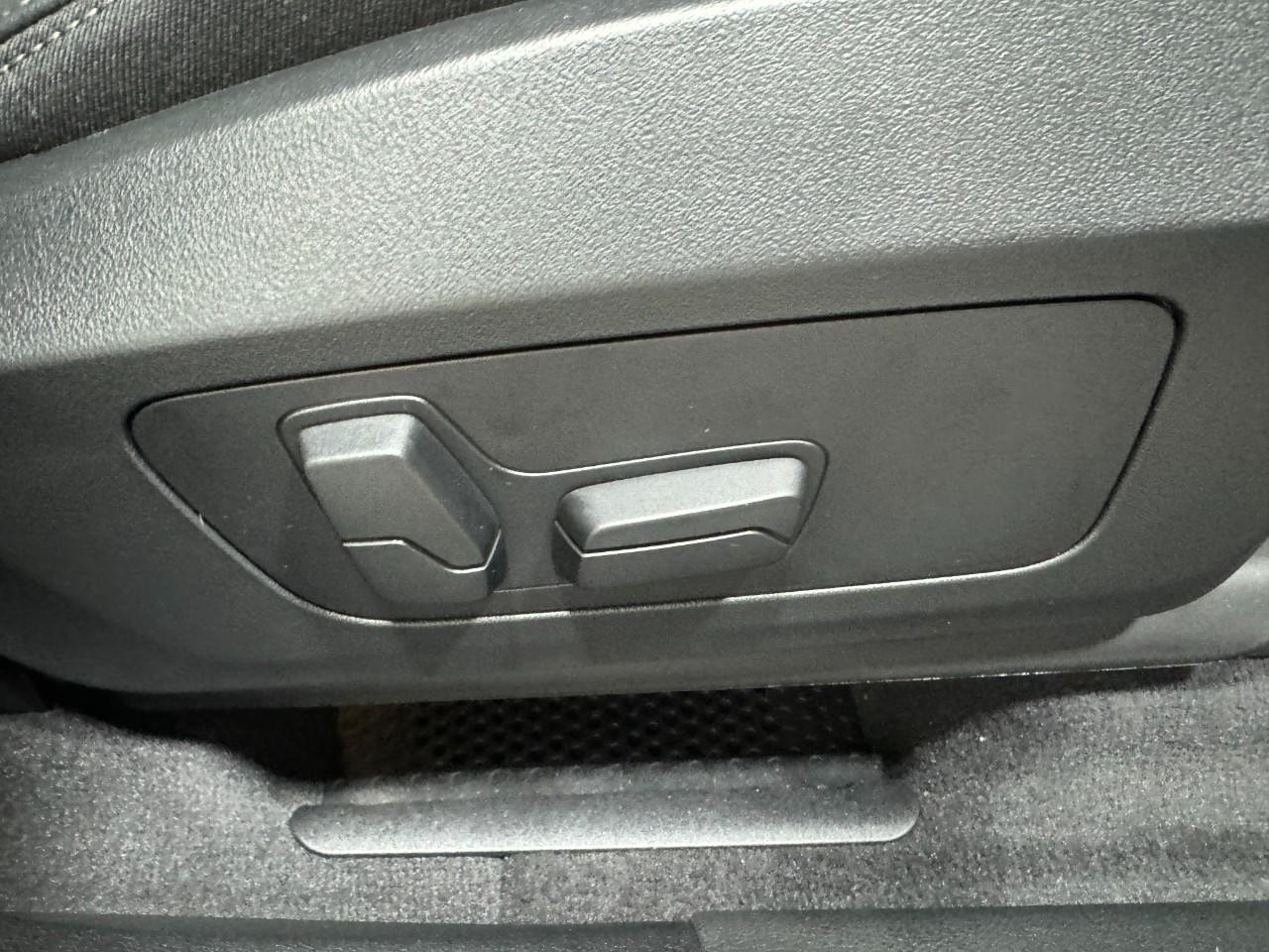 BMW X1 Vehicle Full-screen Gallery Image 19