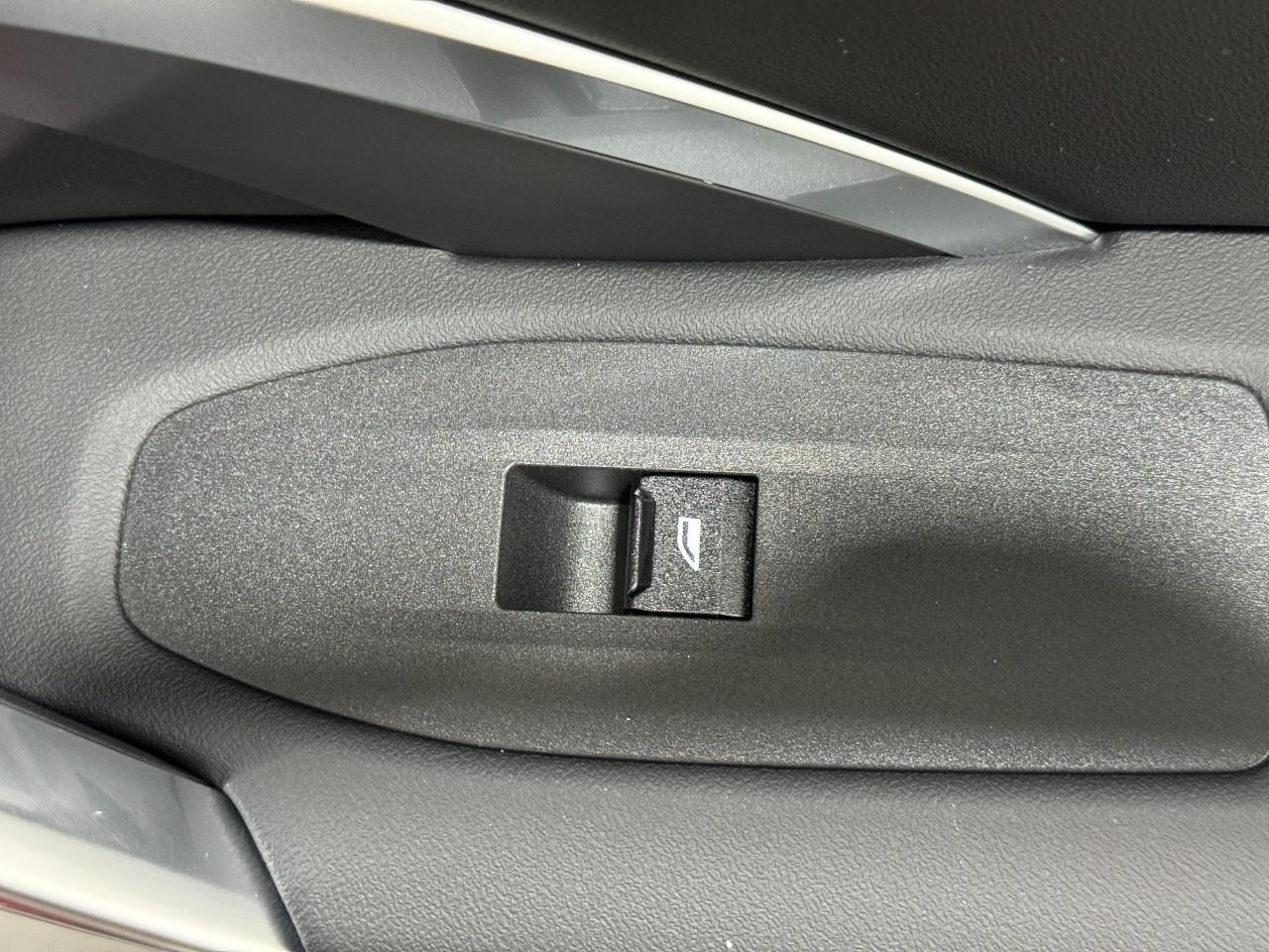 BMW X1 Vehicle Full-screen Gallery Image 21