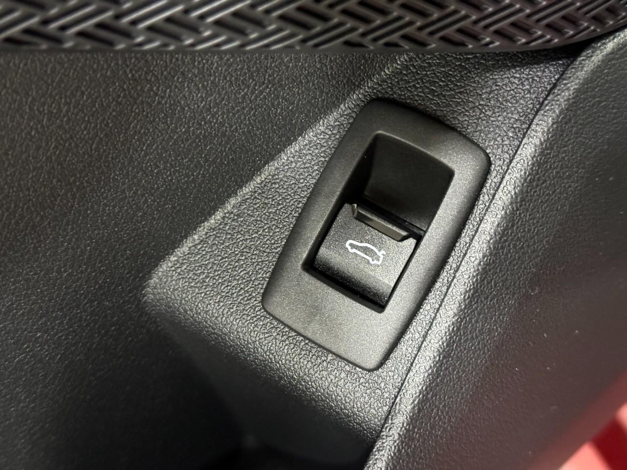 BMW X1 Vehicle Full-screen Gallery Image 24