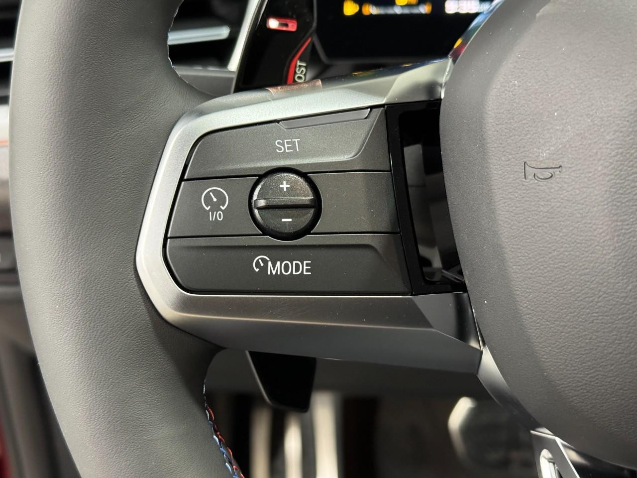 BMW X1 Vehicle Full-screen Gallery Image 29