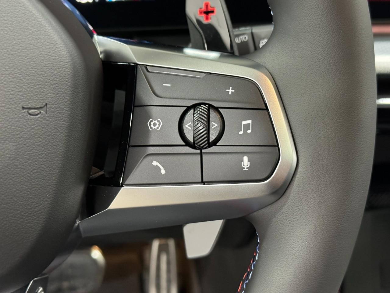 BMW X1 Vehicle Full-screen Gallery Image 30