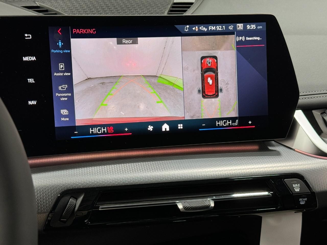 BMW X1 Vehicle Full-screen Gallery Image 32