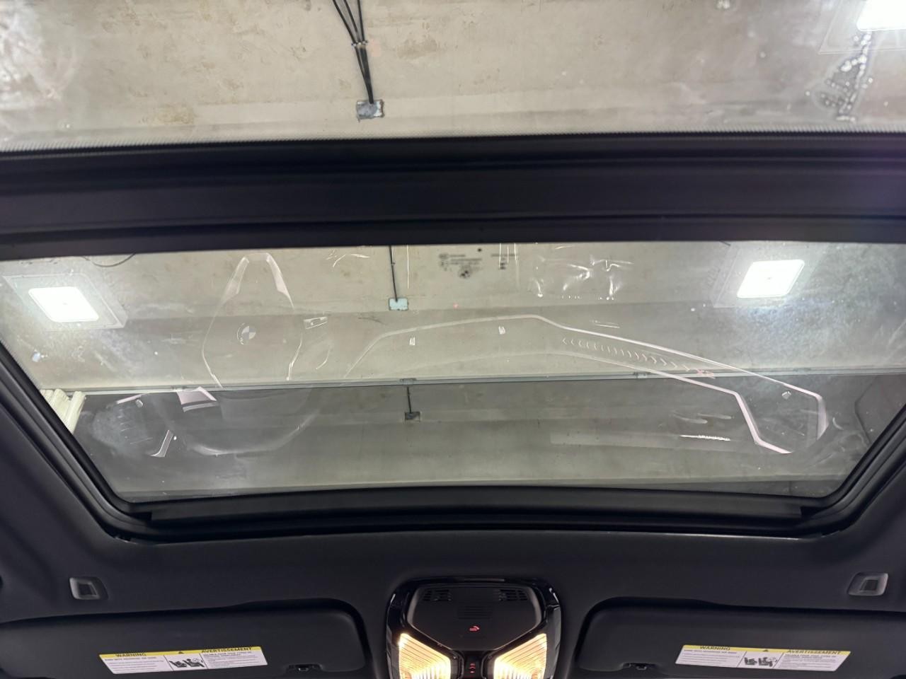 BMW X5 Vehicle Full-screen Gallery Image 11