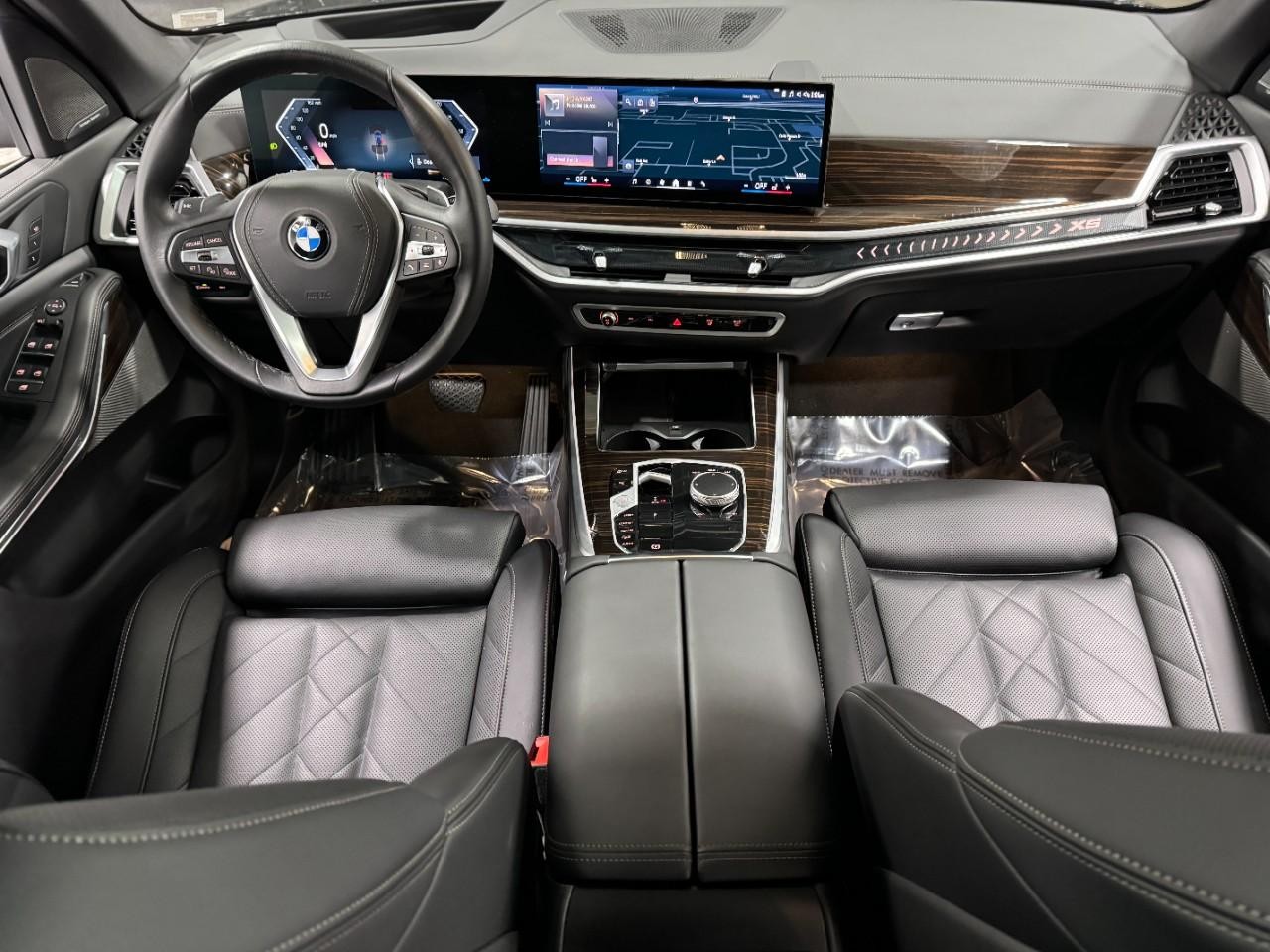 BMW X5 Vehicle Full-screen Gallery Image 12