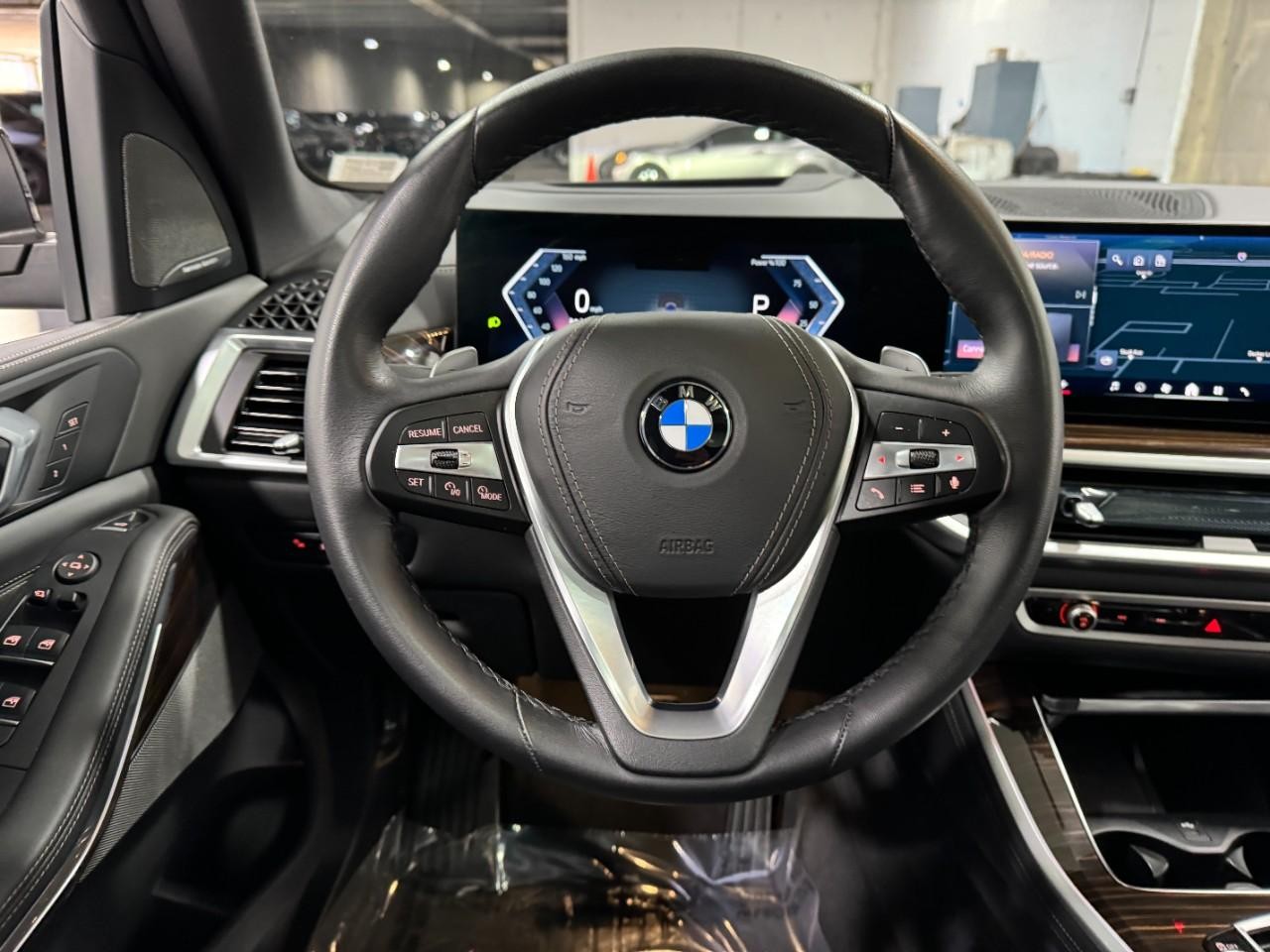 BMW X5 Vehicle Full-screen Gallery Image 13