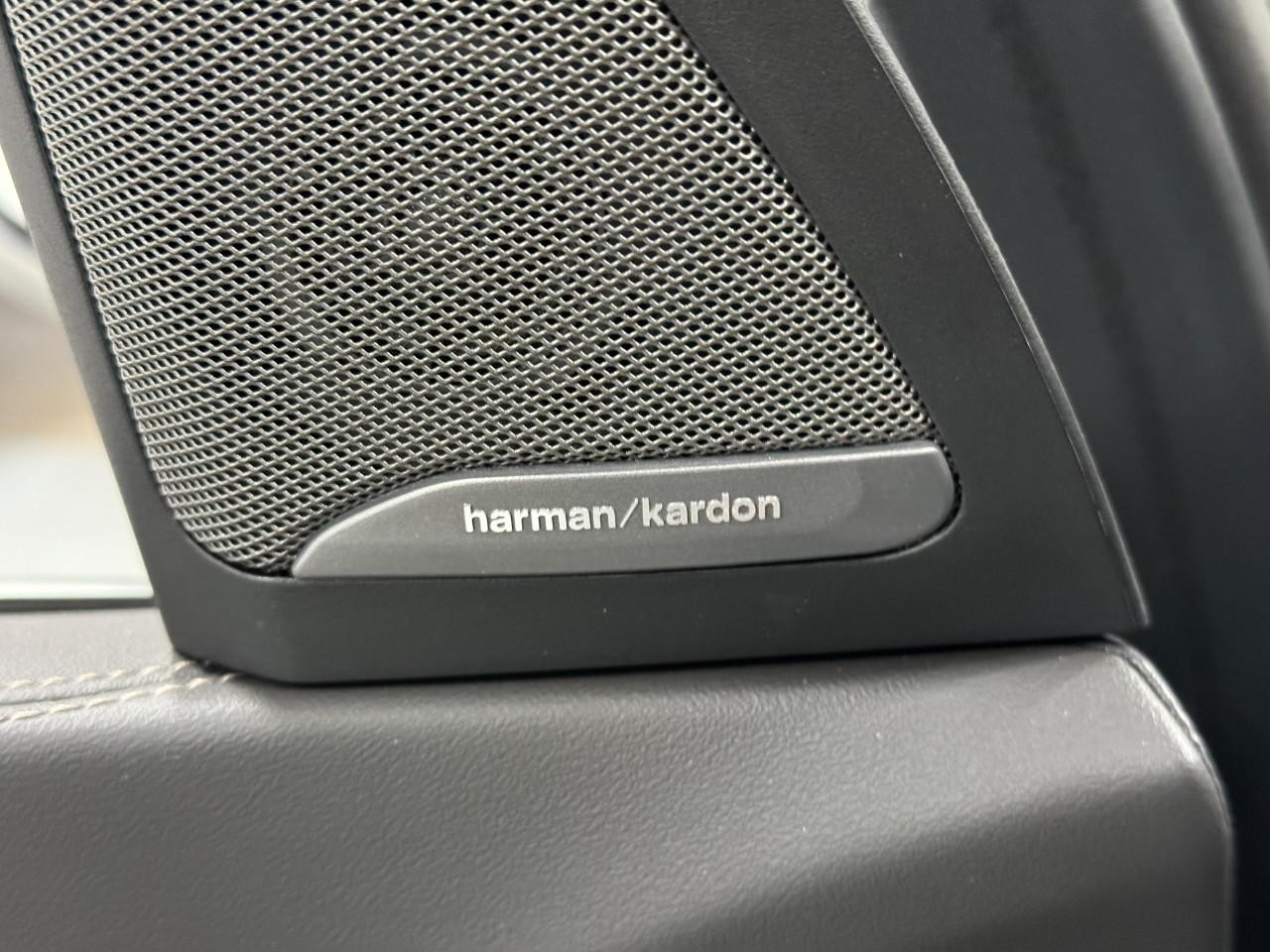 BMW X5 Vehicle Full-screen Gallery Image 22