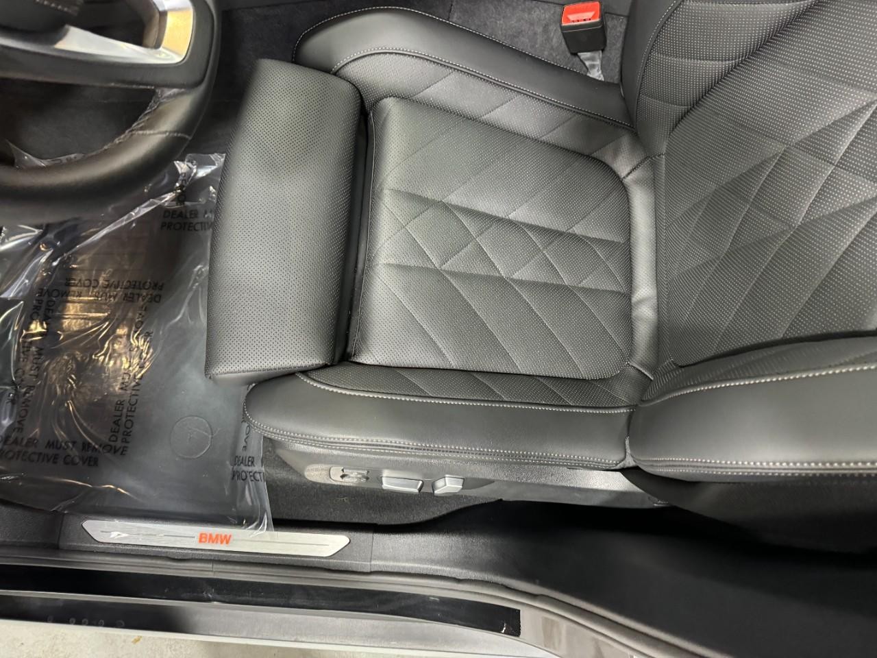 BMW X5 Vehicle Full-screen Gallery Image 27