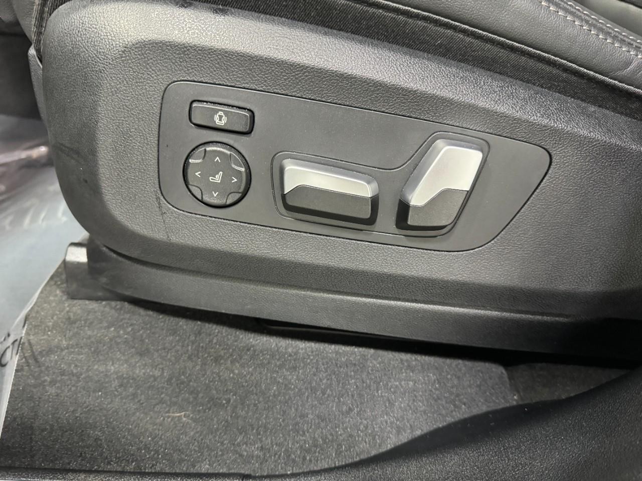 BMW X5 Vehicle Full-screen Gallery Image 28