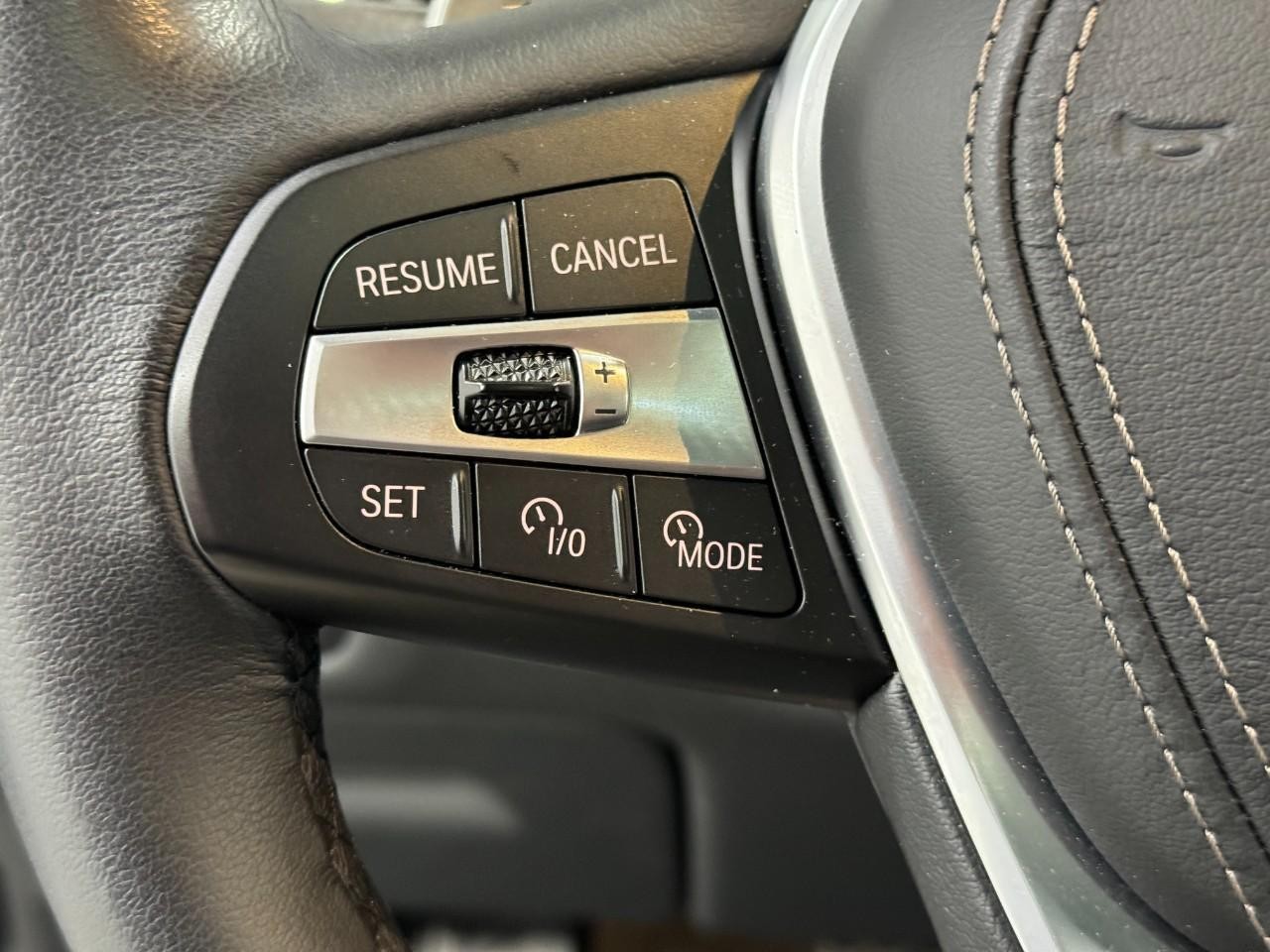 BMW X5 Vehicle Full-screen Gallery Image 30