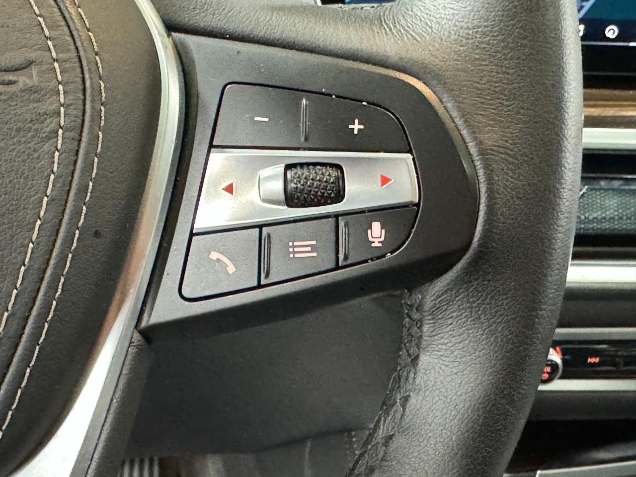 BMW X5 Vehicle Full-screen Gallery Image 31