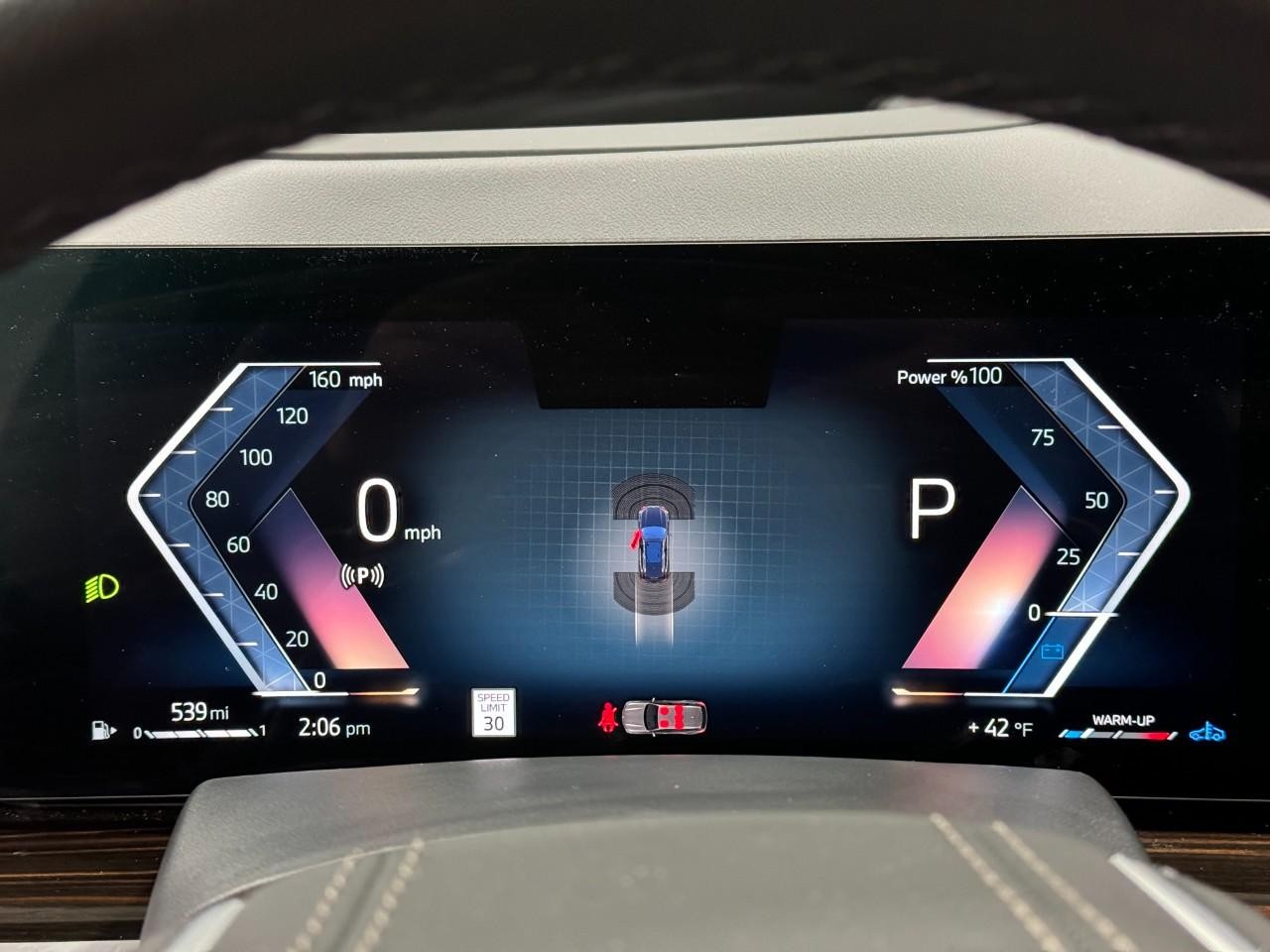 BMW X5 Vehicle Full-screen Gallery Image 32