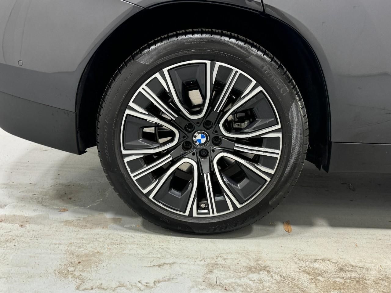 BMW X3 Vehicle Full-screen Gallery Image 5