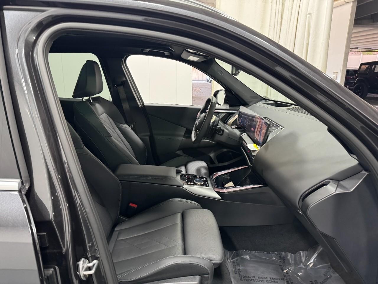 BMW X3 Vehicle Full-screen Gallery Image 17